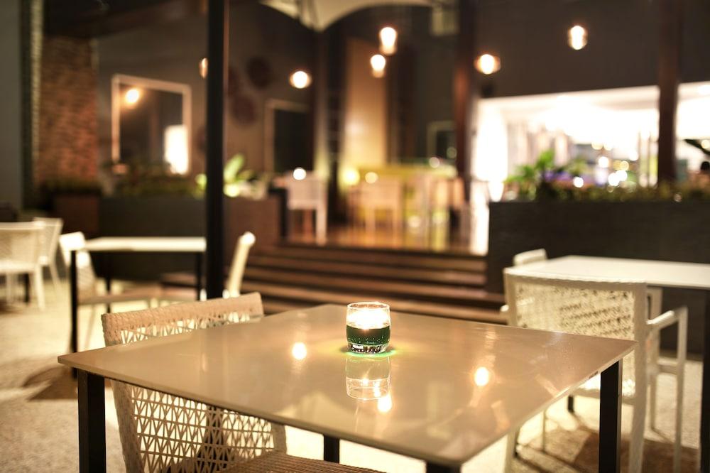 Bonnet Hotel Surabaja Zewnętrze zdjęcie