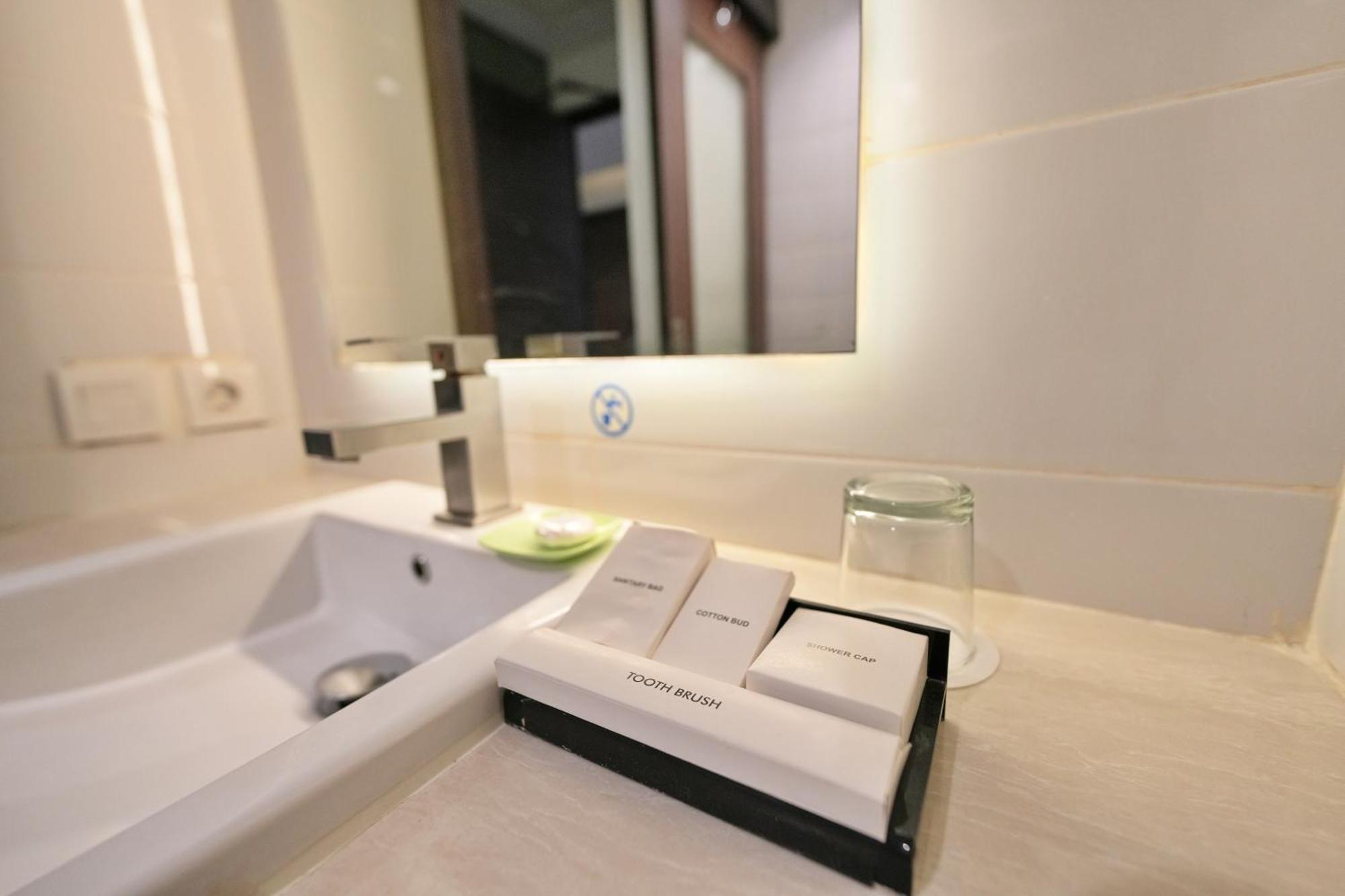Bonnet Hotel Surabaja Zewnętrze zdjęcie