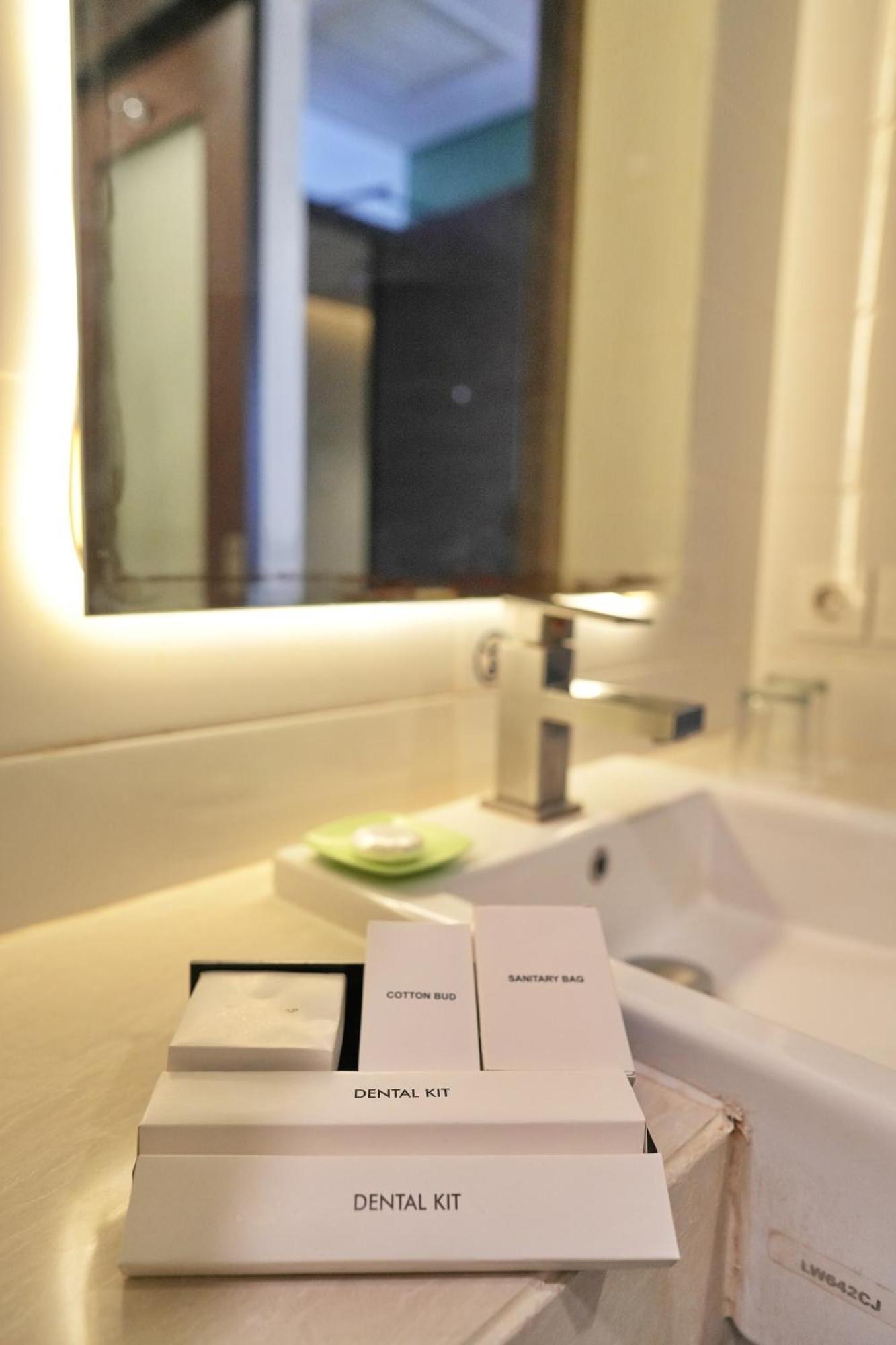Bonnet Hotel Surabaja Zewnętrze zdjęcie