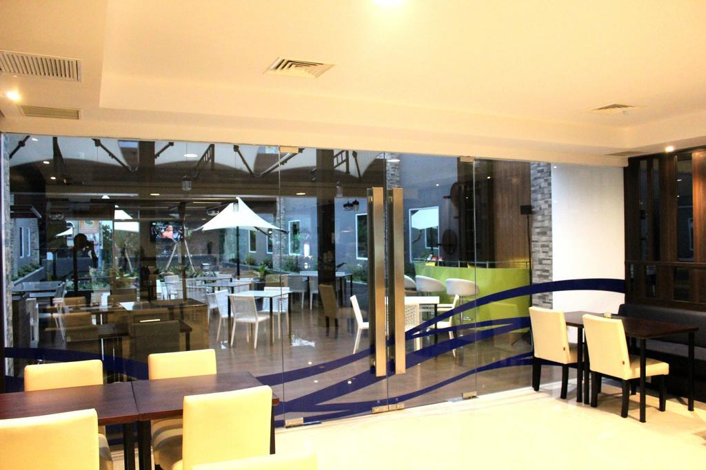 Bonnet Hotel Surabaja Zewnętrze zdjęcie
