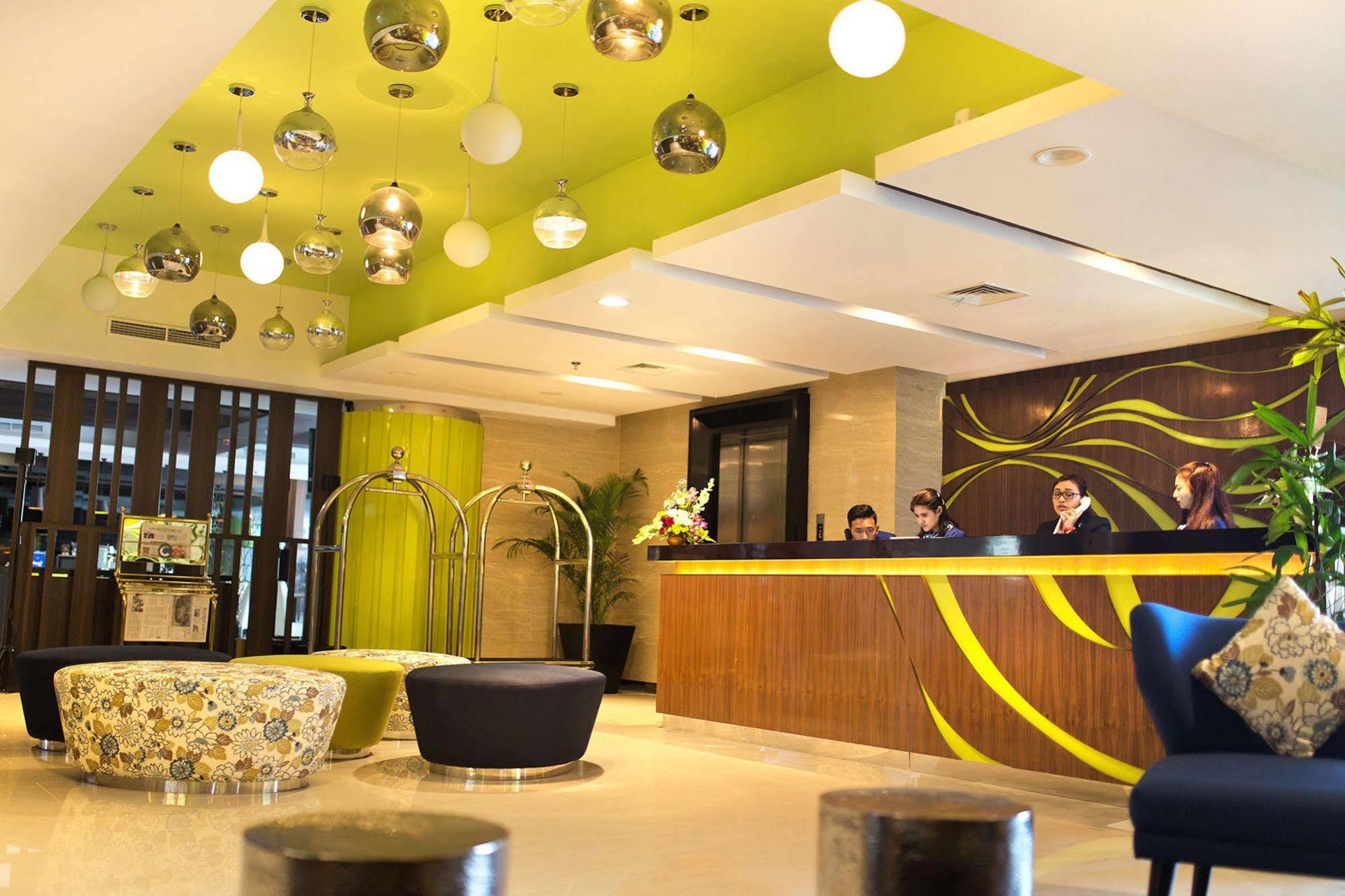 Bonnet Hotel Surabaja Zewnętrze zdjęcie