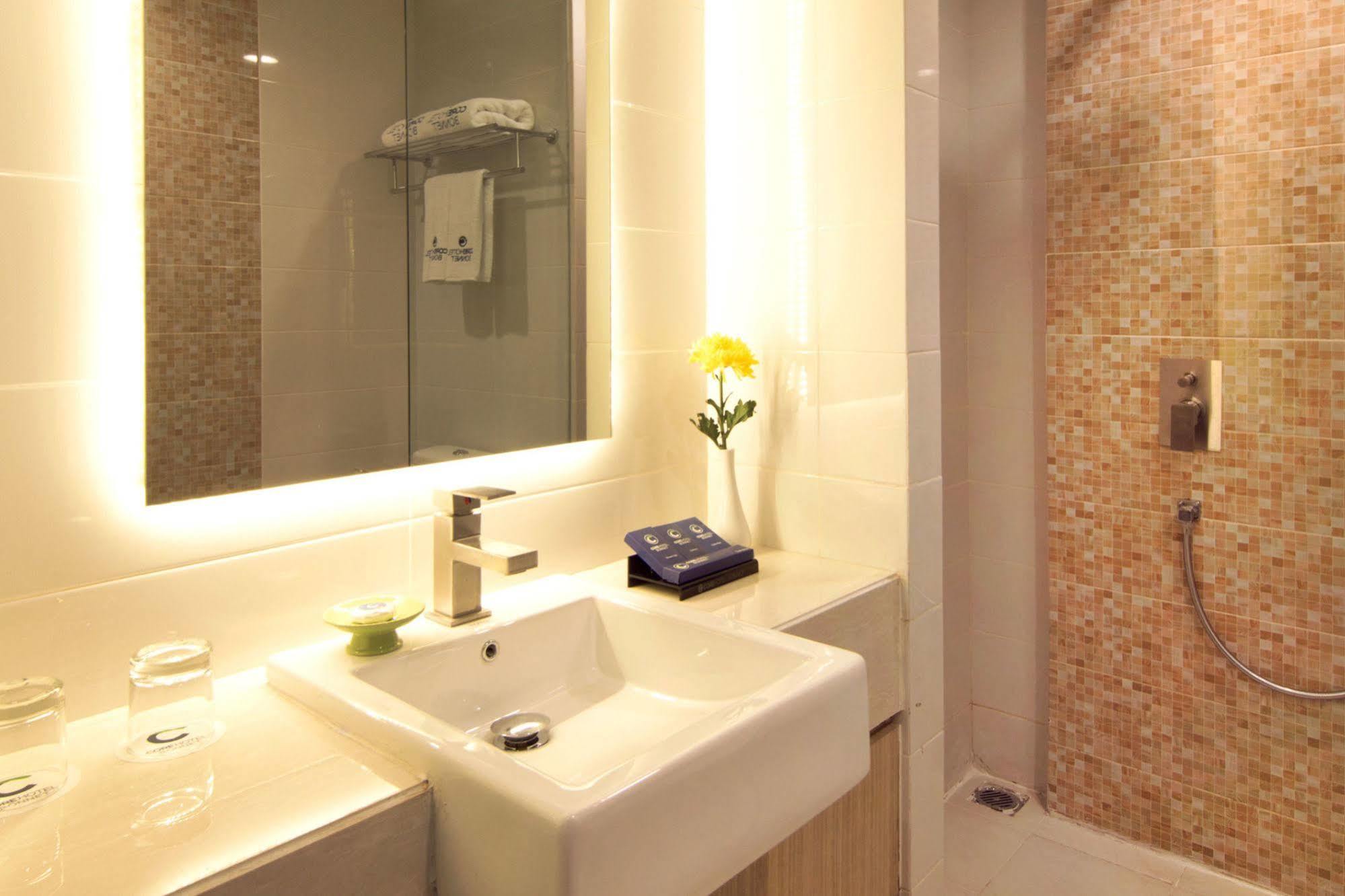 Bonnet Hotel Surabaja Zewnętrze zdjęcie
