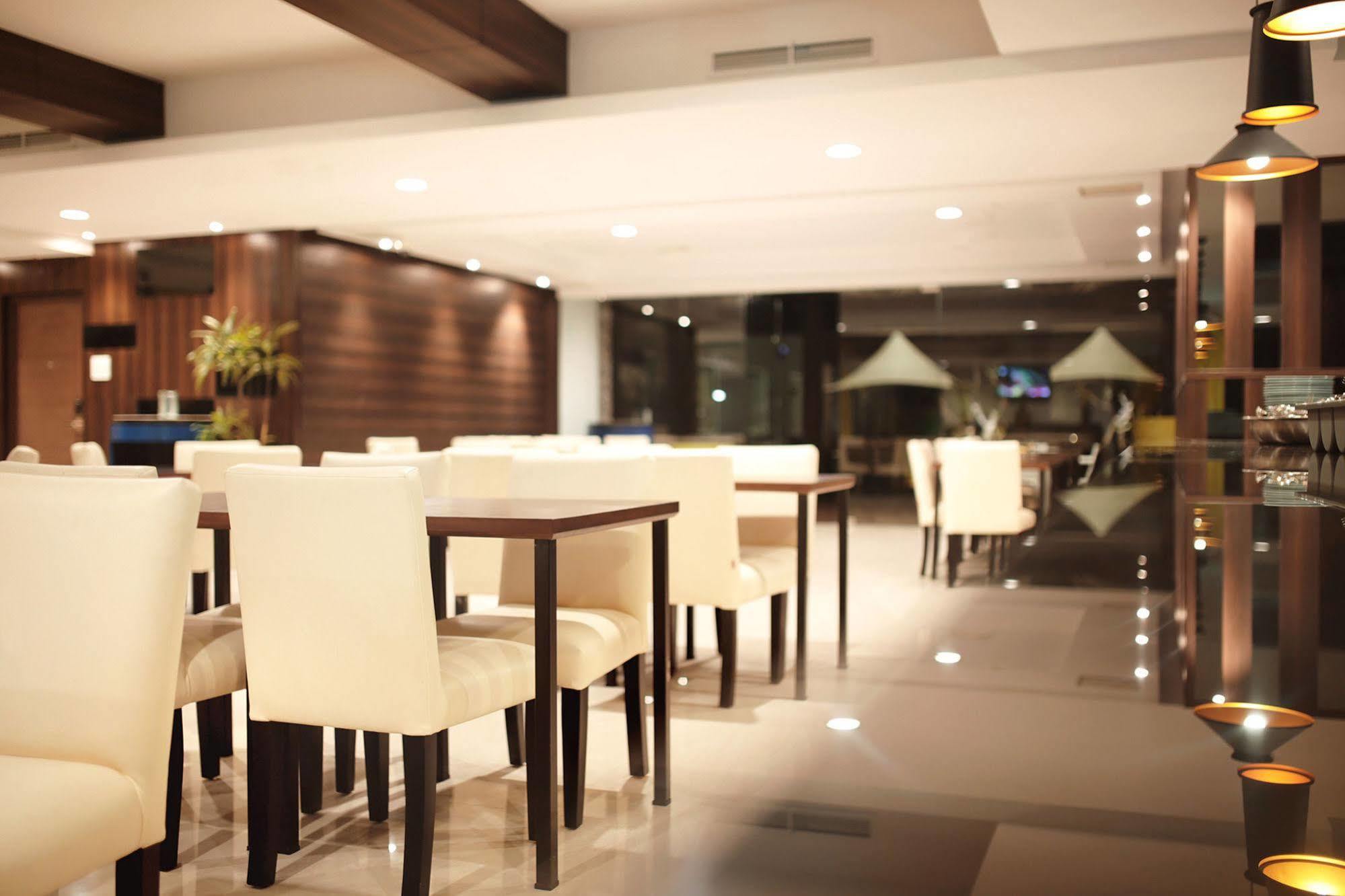 Bonnet Hotel Surabaja Zewnętrze zdjęcie